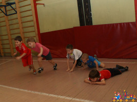Детская футбольная секция, занятия в зале