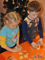 Фото мастер-класса по выпечке Рождественского печенья в Детском клубе "Тёма"
