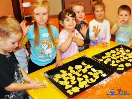Фото мастер-класса по выпечке Рождественского печенья в Детском клубе "Тёма"