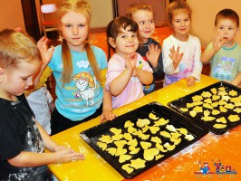 Фото мастер-класса по выпечке Рождественского печенья в Детском клубе "Тёма"