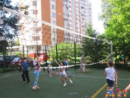 Игры с мячом в Детском клубе "Тёма"