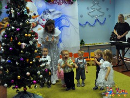 Новогодний утренник в яслях в частном детском саду ТЁМА