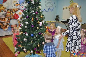 Новогодний утренник в средней группе в частном детском саду ТЁМА