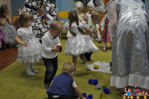 Новогодний утренник в яслях в частном детском саду ТЁМА