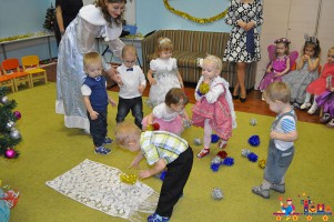 Новогодний утренник в яслях в частном детском саду ТЁМА